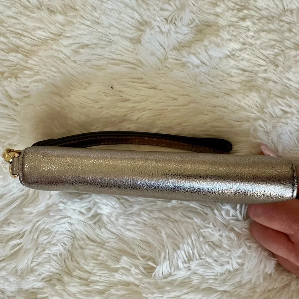 Michael Kors Women's Metallic Silver Multi Function Phone Case- Wristlet NWT